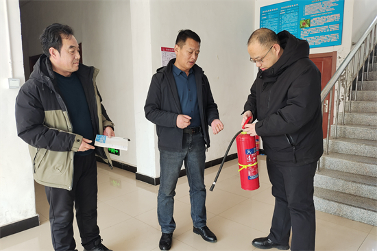 使用滅火器.jpg