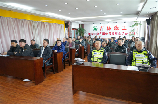 泉林公司開展營林生產前通勤車輛安全檢查活動（2）.jpg